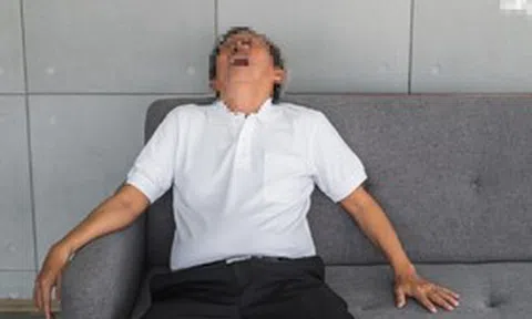 Người đàn ông 54 tuổi tử vong khi ngủ trưa, bác sĩ chỉ thẳng 3 thói quen tưởng tốt nhưng "cực độc"