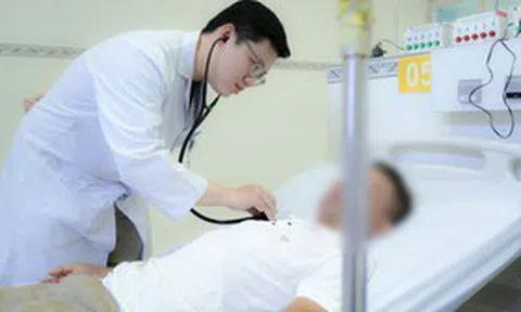 Đang ăn tối, người đàn ông 56 tuổi bất ngờ ngã quỵ