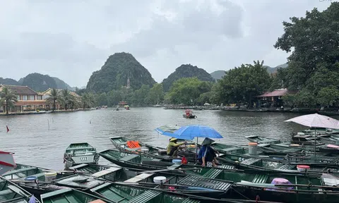 Mưa lũ ảnh hưởng hoạt động du lịch, Ninh Bình tạm dừng một số điểm tham quan