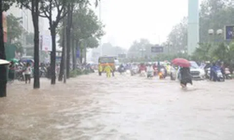 Hà Nội lý giải vì sao đường Tố Hữu ngập sâu dù gần hồ thoát nước Đồng Bông 2
