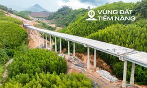 Một đoạn đường chỉ dài 11 km nhưng có đến 10 cây cầu cùng hầm cấp đặc biệt, nhà thầu huy động đến 600 người, quyết thông xe sau 3 tháng nữa