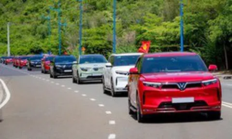 Tỷ phú Phạm Nhật Vượng ưu đãi khủng: Chia sẻ 100% doanh thu cho tài xế trong 2 năm
