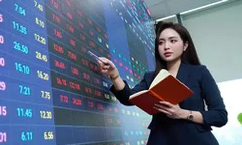 Thấy gì việc mua bán cổ phiếu của lãnh đạo doanh nghiệp bất động sản?