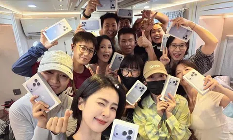 Bạch Lộc mua iPhone 18 Pro Max tặng nhân viên