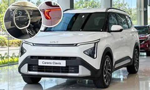 Kia Carens 2026 về đại lý tại Việt Nam: Thiết kế bắt mắt hơn, nội thất xịn hơn hẳn với màn hình kép, phanh điện tử, cạnh tranh Xpander