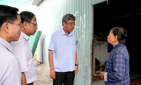 Phó Chủ tịch UBND tỉnh Lâm Đồng kiểm tra vùng ngập lụt, chia sẻ với người dân bị ảnh hưởng