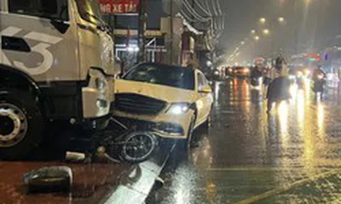 Xe Mercedes tông 6 xe máy khiến một người tử vong, nhiều người bị thương ở TP.HCM
