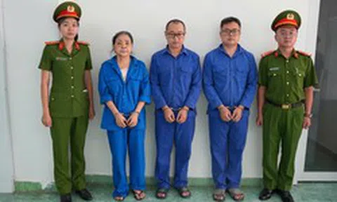 Bắt tạm giam một giám đốc công ty in ấn cùng 2 người khác liên quan đến 21.000 quyển sách