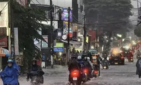 Mưa lớn quay lại Nam Bộ, miền Trung