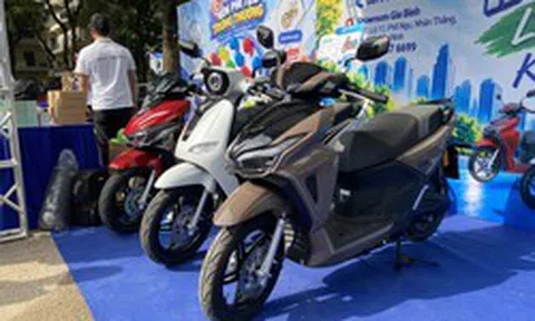 Xe máy điện tăng nhanh tại Việt Nam, bài toán pin và hạ tầng ngày càng áp lực