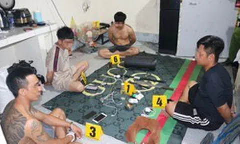 Công an kiểm tra nhà trọ lúc 21 giờ 30 phút, tạm giữ hình sự Trần Minh Tài 25 tuổi và 3 người khác