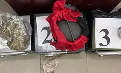 Phá đường dây 'hô biến' đá cuội thành thiên thạch, thu lợi hàng triệu USD