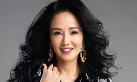Diva Hồng Nhung U60 lại "cắp sách đến trường"