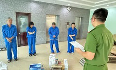 Công an kiểm tra cửa hàng và kho: Khởi tố vợ chồng Đinh Thị Thu Hồng cùng con gái, con dâu