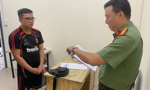 Bắt, khám xét khẩn cấp với Nguyễn Trọng Nghĩa SN 1995, thu 65 con dấu tên lãnh đạo, kế toán