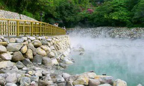 Việt Nam có 'túi nước nóng' tự nhiên gần 80 độ C, mất 10 phút để chín trứng gà: diện tích trải rộng 4.000m2, nằm sát biên giới Việt - Lào