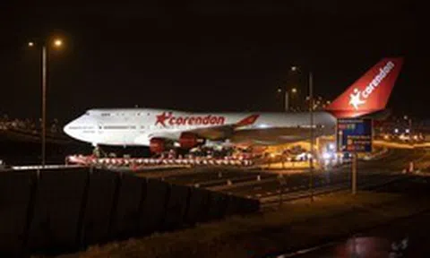 Phát hiện máy bay Boeing 747 nặng 150 tấn được vận chuyển bằng đường bộ: Sử dụng 352 bánh xe, vượt 17 rãnh đào, thực hiện một nhiệm vụ đặc biệt