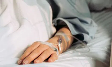 Có dấu hiệu này suốt nửa năm nhưng không đi khám, người phụ nữ 35 tuổi mắc ung thư giai đoạn cuối