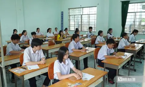 Chính phủ yêu cầu bảo đảm học sinh không đỗ lớp 10 công lập vẫn được đi học
