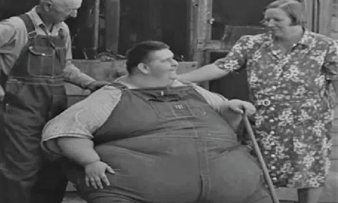 Chân dung người béo nhất lịch sử thế giới: Ông đã sống như thế nào với cân nặng 635 kg?