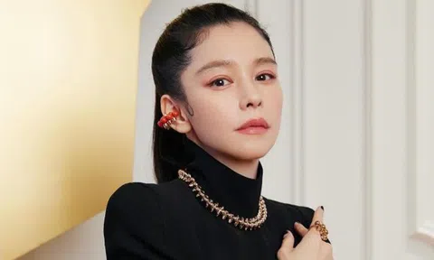 Nữ nghệ sĩ nổi tiếng hé lộ những vết sẹo che giấu suốt 2 thập kỷ