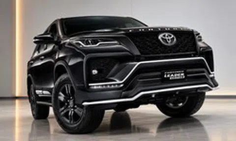 Toyota Fortuner 2026 thêm bản mới: Giá quy đổi gần 1 tỷ đồng, thiết kế hầm hố hơn, thêm tính năng an toàn