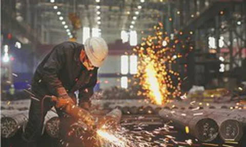 Cổ phiếu thép bất ngờ nổi sóng, hơn 31 triệu cổ phiếu Hòa Phát được sang tay, Nam Kim tăng sát trần: Chuyện gì đang xảy ra?