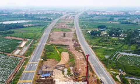 Cận cảnh 15 km đường song hành Vành đai 4 qua Hà Nội vừa thông xe kỹ thuật