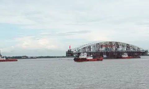 Phát hiện khối thép siêu trường nặng 3.400 tấn đang tiến về trung tâm TP.HCM, chuẩn bị thực hiện nhiệm vụ quan trọng