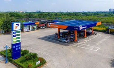 14 thương nhân đầu mối giảm thêm 300-350 đồng/lít xăng dầu so với giá điều hành