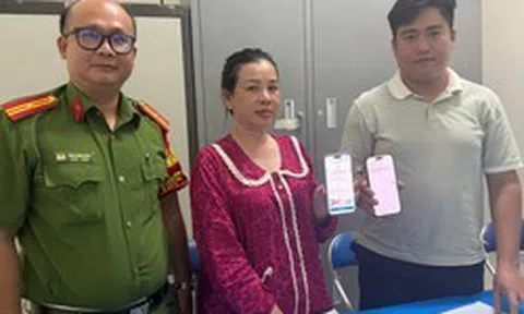 Chuyển khoản thành công 41.000.000 đồng, nhân viên tiệm vàng liên hệ 1 người phụ nữ cùng lên công an trình báo
