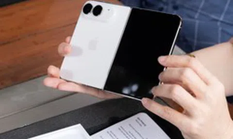iPhone Duo sang tay chênh tới 15 triệu đồng ngay ngày mở bán