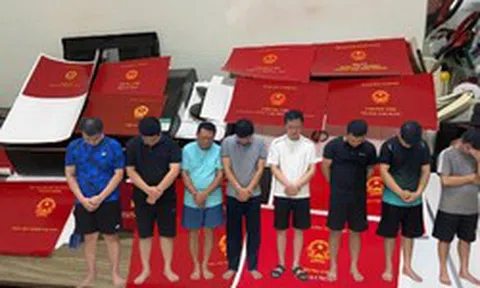 60 cán bộ, chiến sĩ đồng loạt khám xét tại 4 tỉnh thành, phá chuyên án đặc biệt lớn, bắt 'đầu sỏ' Hoàng Văn Đạt SN 1993
