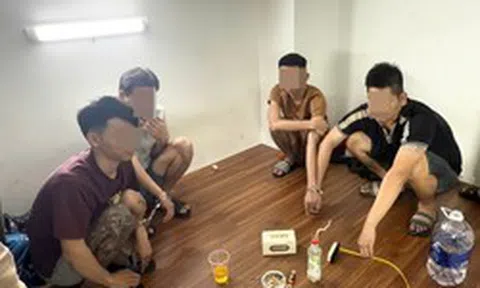 Kiểm tra phòng trọ lúc 23 giờ, công an bắt quả tang 2 đối tượng