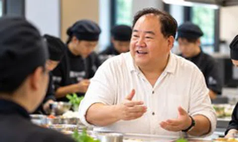 CEO giúp hàng nghìn đứa trẻ nghèo đổi đời: “Đừng phong người nghèo thành anh hùng chỉ vì họ vượt khó”