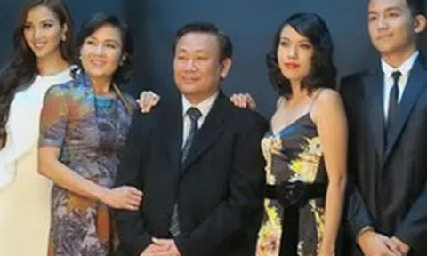 Gia đình doanh nhân nghìn tỷ có cha là tiến sĩ Toán, cựu lãnh đạo ngân hàng, con gái lọt Top Hoa hậu Việt Nam, con trai út SN 1996 điều hành loạt doanh nghiệp