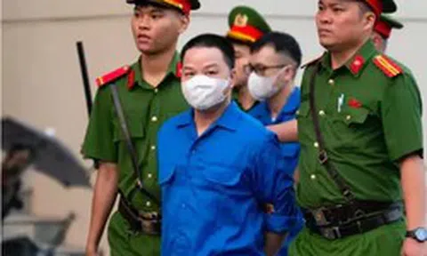 Nạn nhân tố bị trùm lừa đảo Mr Hunter cho hàng chục côn đồ đến nhà đe dọa vì dám tố cáo