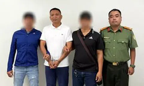 Sau 3 năm trốn truy nã, 'phó tướng' của trùm buôn xe sang Khanh Super từ Thái Lan về đầu thú