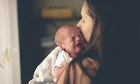 Tôi từng bị áp lực và rơi vào trầm cảm vì không có sữa cho con bú