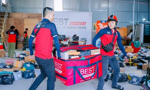 Vượt mưa gió, shipper BEST đảm bảo giao hàng nhanh chóng sau ngày sale 11.11