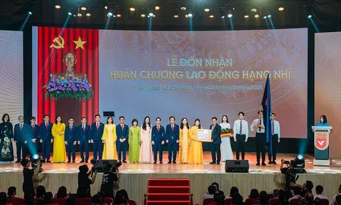 Trường Đại học Văn Lang tổ chức Lễ kỷ niệm 30 năm thành lập, đón nhận Huân chương Lao động hạng Nhì, khẳng định vị thế giáo dục toàn cầu