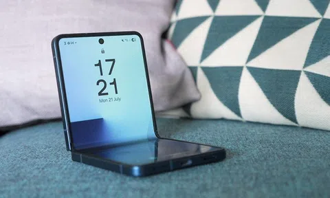 Galaxy Z Flip8 giá từ 31,99 triệu: điện thoại gập dễ tiếp cận nhất 2026