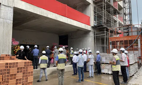 Bình Dương: Công ty C-Holdings tập trung nhiều người tại lễ cất nóc dự án C-Sky View