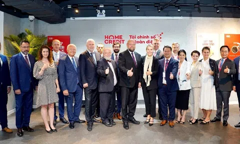 Lãnh đạo cấp cao Cộng Hòa Czech thăm và chúc mừng 15 năm hoạt động tại Việt Nam của Home Credit