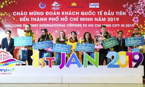 TP. Hồ Chí Minh đón những vị khách đầu tiên của năm 2019