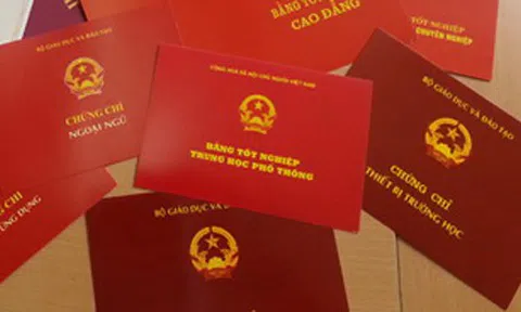 Bằng tốt nghiệp cử nhân 700 nghìn đồng được sản xuất từ cặp đôi U50