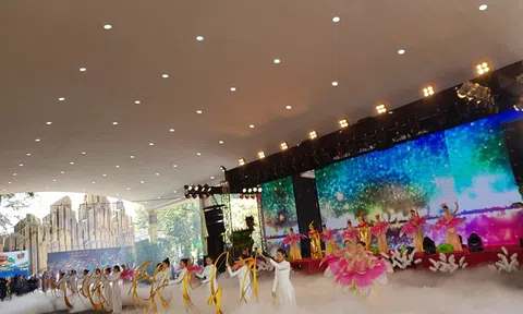 TP. Hồ Chí Minh: Người dân đổ về Suối Tiên dâng hương Giỗ tổ