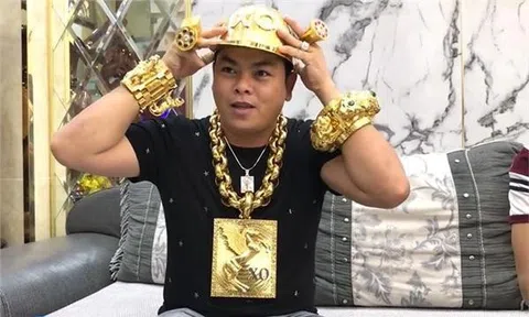Bắt đại gia đeo vàng nhiều nhất Việt Nam