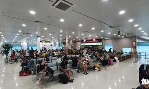 Máy bay của Vietjet bị hỏng lốp khiến hàng trăm hành khách mắc kẹt