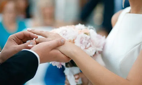 Phá đường dây kết hôn giả tại Mỹ do người Việt cầm đầu
